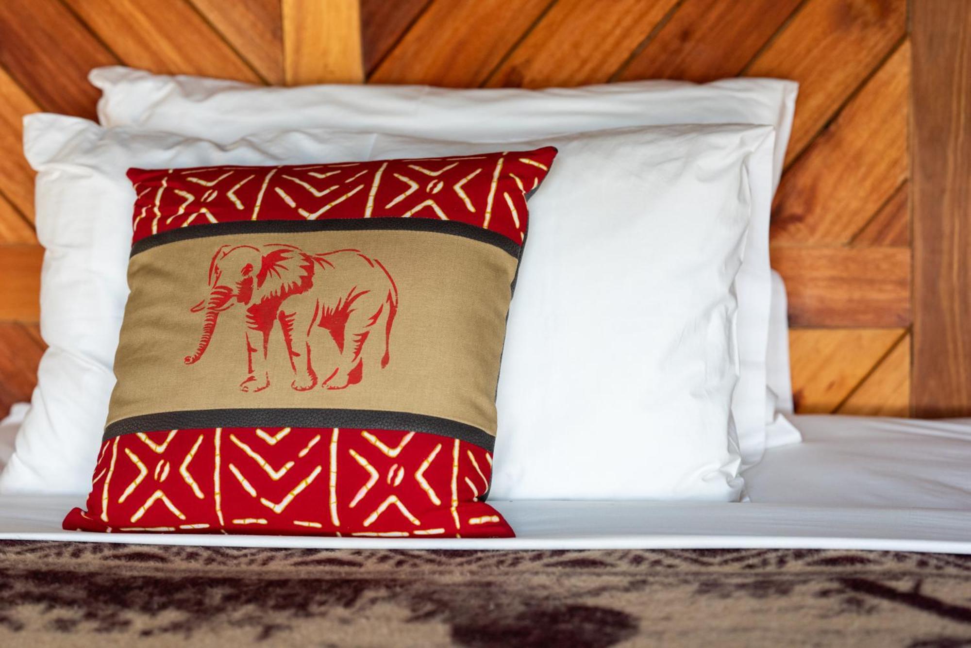Semowi Lodge And Campsites Mirapene Bagian luar foto